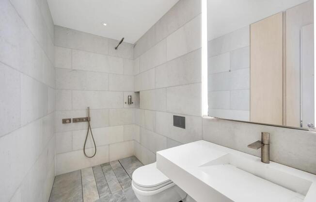 39 E 12 ST