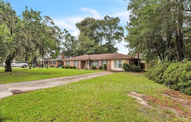 606 HIGHLAND DR