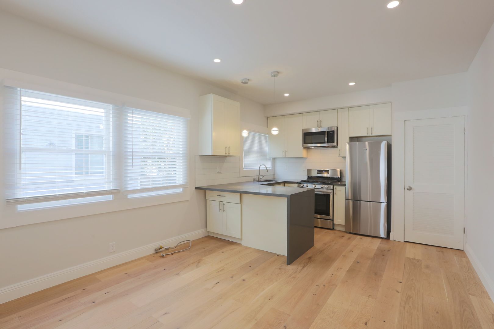 OPEN HOUSE: Sunday (7/13) 2:30pm-3:00pm. Renovated 1BR/1BA on the west side of Lake Merritt, Shared Laundry, Small pets considered (1568 Madison #2)