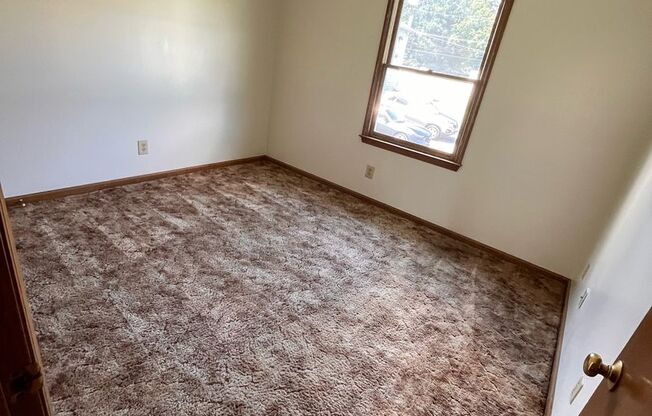 2 beds, 1 bath, $795, Unit Apt 37