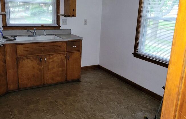 3260-3260A N 49th St