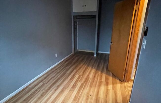 3 beds, 1 bath, $1,100