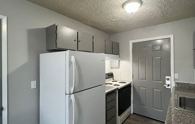 Studio, 1 bath, 450 sqft, $1,000, Unit 31-A