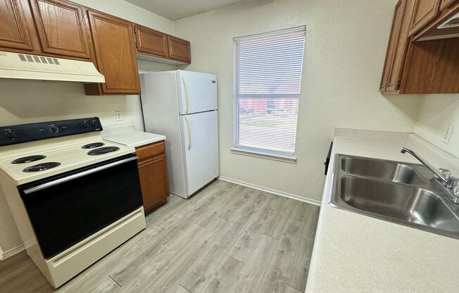 2 beds, 1 bath, 795 sqft, $695, Unit Unit C