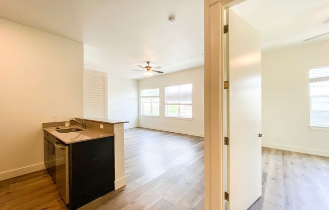 3 beds, 2 baths, 980 sqft, $2,375, Unit 220
