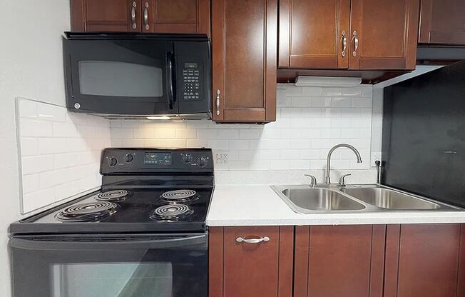 1436 Macon St – Renovated 1-Bedroom Apartments in Central Aurora!