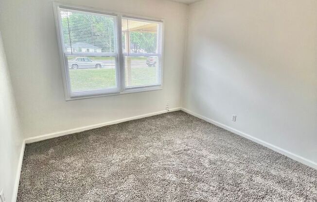 3 beds, 1 bath, $950