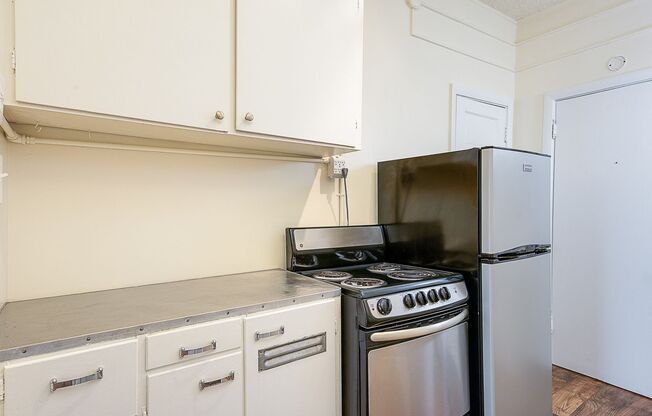 Studio, 1 bath, 334 sqft, $1,250, Unit 407