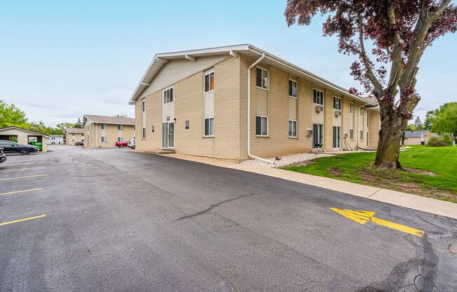 2 beds, 1 bath, 825 sqft, $1,099, Unit 1319-201