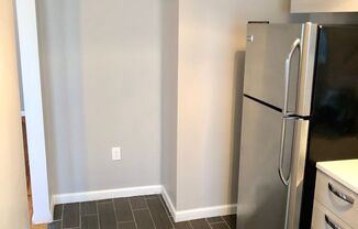Studio, 1 bath, 430 sqft, $895, Unit Unit #2
