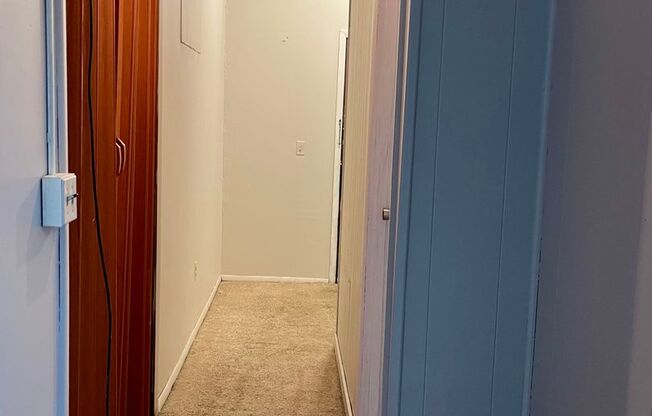 Studio, 1 bath, 325 sqft, $695, Unit 27