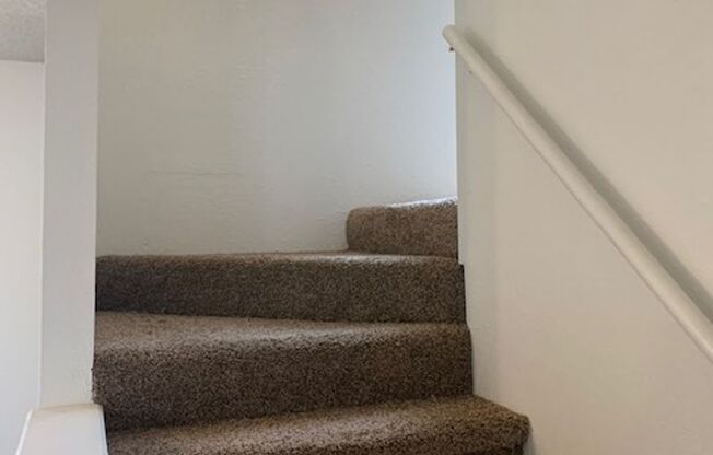 2 beds, 1.5 baths, 1,084 sqft, $950, Unit 0403