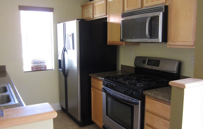 Clean and Comfortable Feel - 2Bd/2Ba w/ Master Suite - Washer/Dryer in Unit!