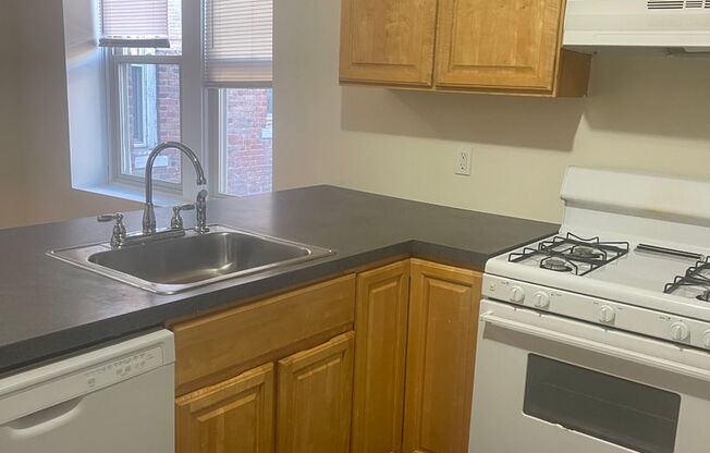 3 beds, 1 bath, 1,400 sqft, $1,550, Unit 4530-C24