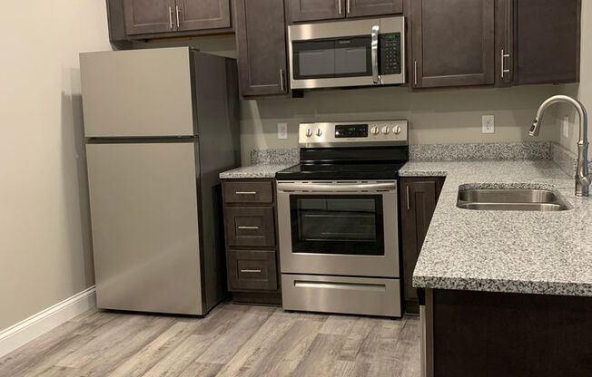 1 bed, 1 bath, 695 sqft, $715, Unit 411