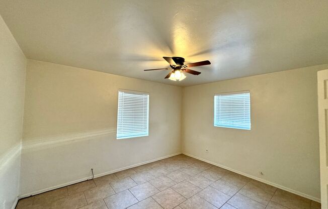 2 beds, 1 bath, $1,100