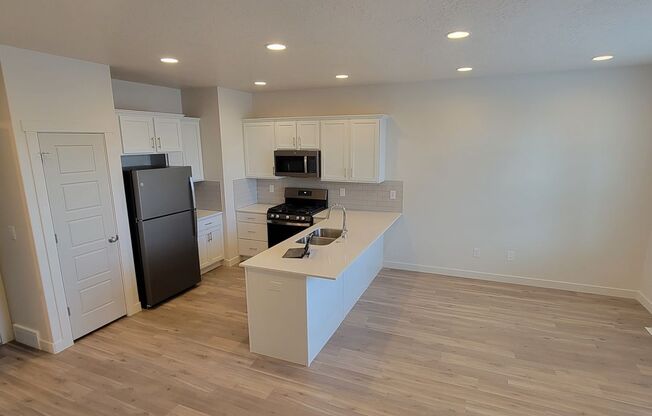 GET A MONTH OF RENT FOR FREE!!!