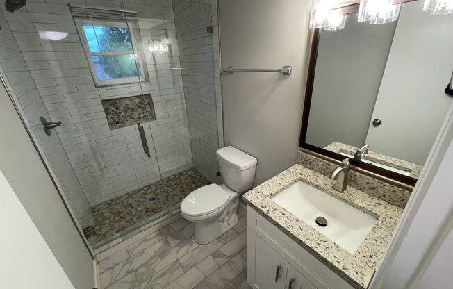 2 beds, 1 bath, 950 sqft, $1,795, Unit B-3