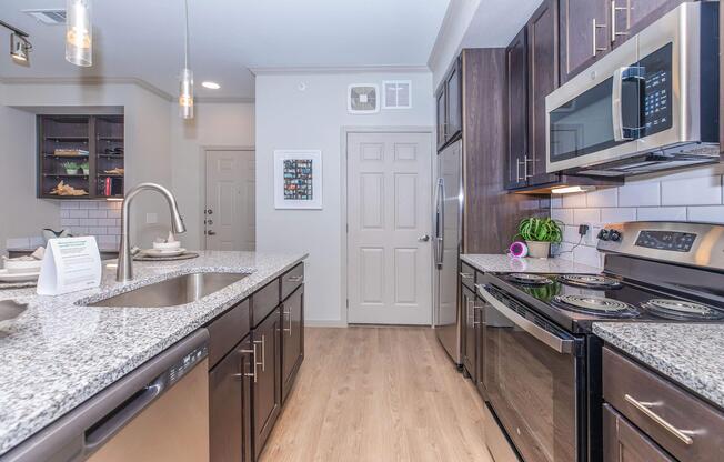 1 bed, 1 bath, 811 sqft, $1,500