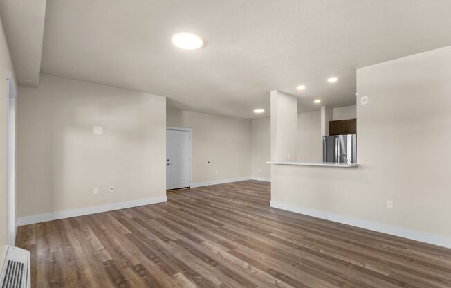 3 beds, 2 baths, 1,511 sqft, $1,995, Unit J-404