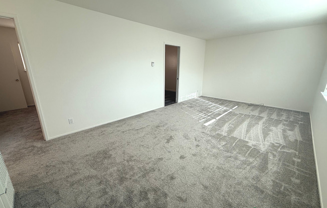 Renovated 3BR Duplex Home – Garage, Laundry, Parking