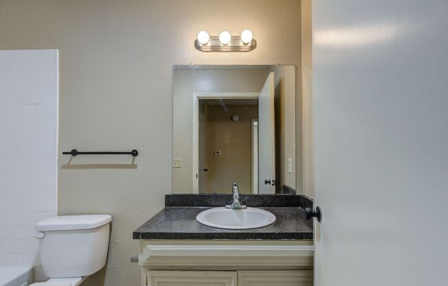 1 bed, 1 bath, 700 sqft, $675