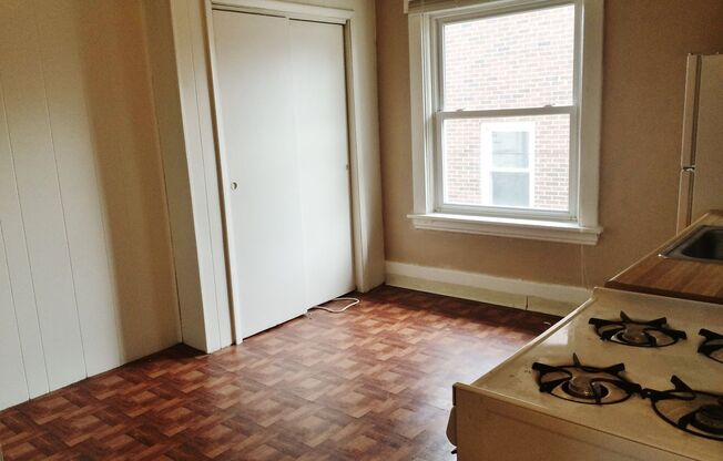 2 beds, 1 bath, $1,195, Unit 2