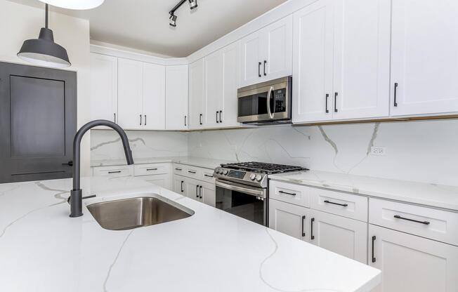 3 beds, 2 baths, 1,400 sqft, $3,300