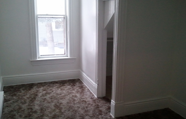 2 beds, 1 bath, 800 sqft, $700, Unit A