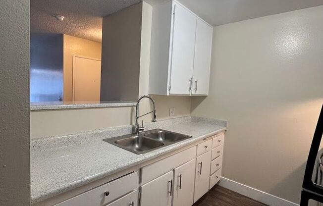 1 bed, 1 bath, 714 sqft, $1,695, Unit 056