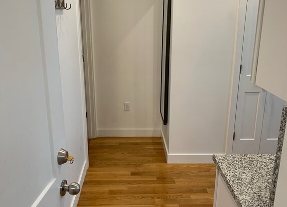 Studio, 1 bath, 999 sqft, $1,550, Unit 23