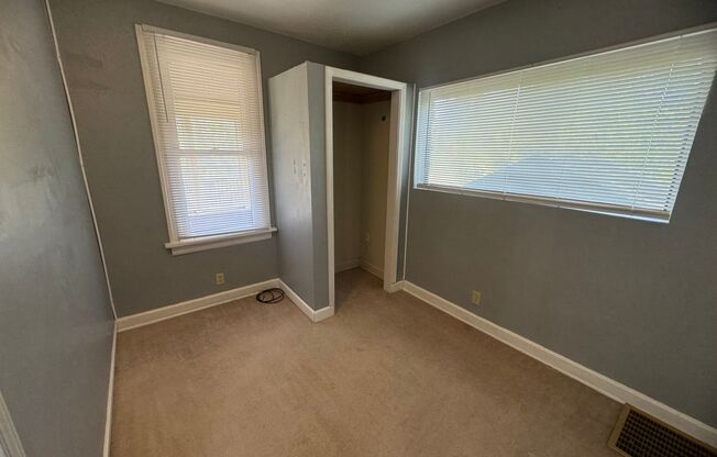 3 beds, 1 bath, $1,200