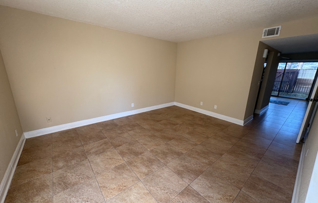 Move in ready 2/2.5 condo in ORANGE PARK