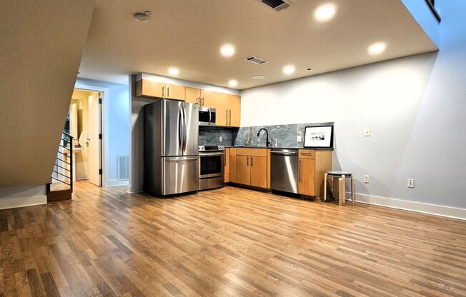 Amazing downtown condo in the heart of Deep Deuce is a must see!! HALF OFF FIRST FULL MONTHS RENT!!