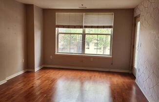 2 beds, 1 bath, $2,200, Unit # 323