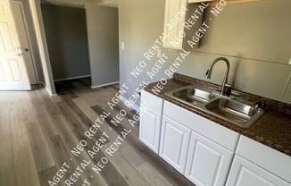906 N CENTRAL DR