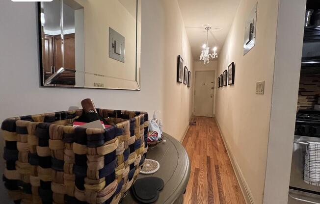 38 W 69 ST