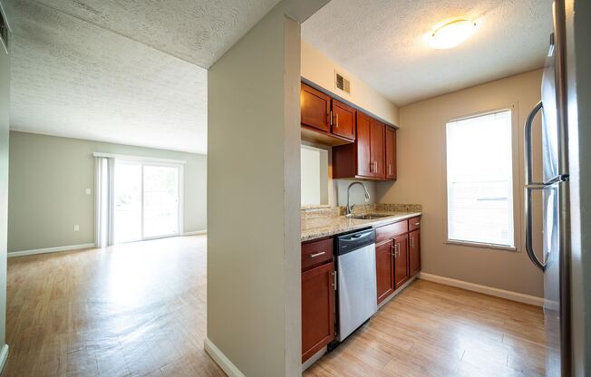 2 beds, 1 bath, $1,195, Unit 975 E