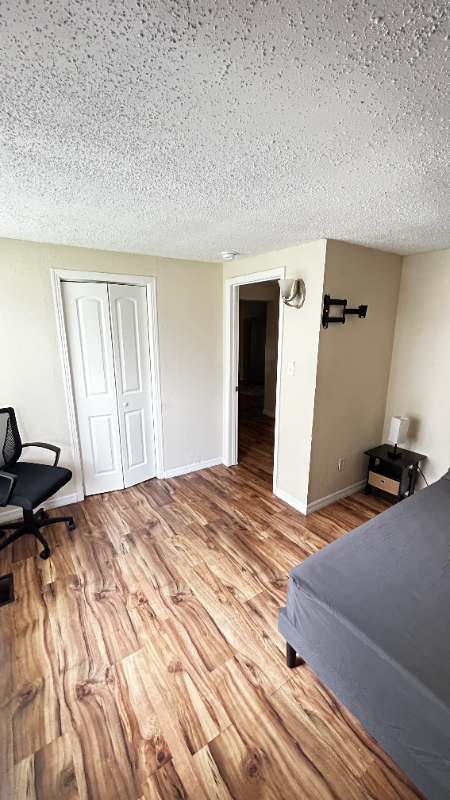 1104 E GENESEE ST