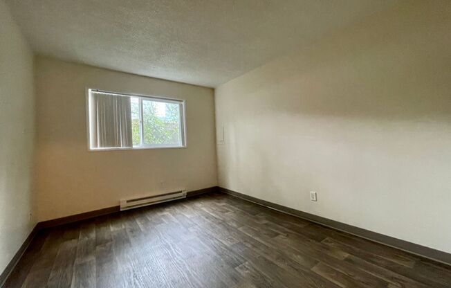 2 beds, 1 bath, 899 sqft, $1,520, Unit 6