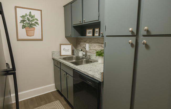 2 beds, 1 bath, 850 sqft, $1,150, Unit D5