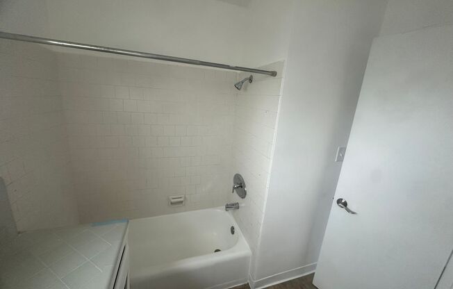 2 beds, 1 bath, $2,700