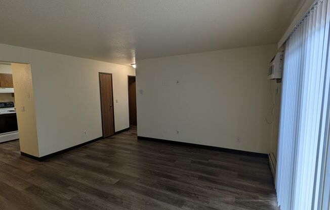 2 beds, 1 bath, 970 sqft, $1,249, Unit FB 4102