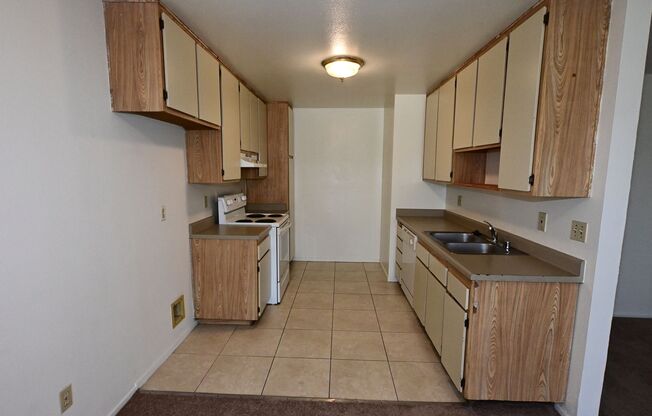 2 beds, 2 baths, $2,400, Unit 10
