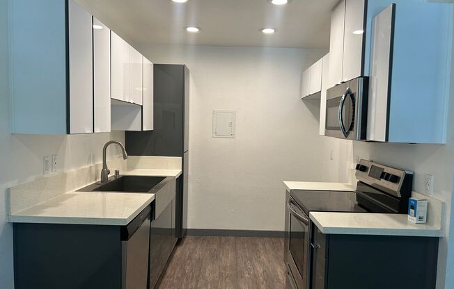 2 beds, 1 bath, 920 sqft, $2,990, Unit A086