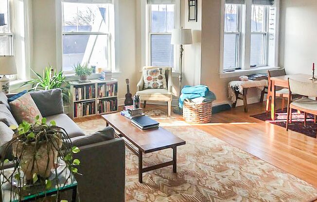 1 bed, 1 bath, 708 sqft, $2,295, Unit 4865-3W