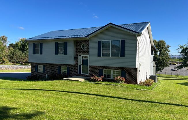 3 bedroom 2 bathroom Home In Shippensburg PA!