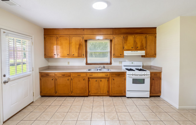 2 beds, 1 bath, 855 sqft, $1,250, Unit 7A