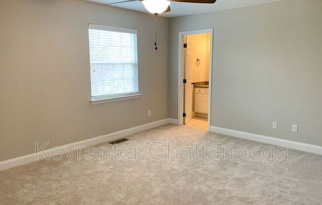 1121 MAPLE TREE LN