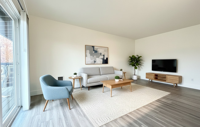 1 bed, 1 bath, 555 sqft, $1,295, Unit 9